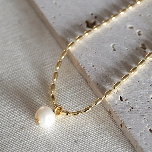 Collar enchapado con perla de río