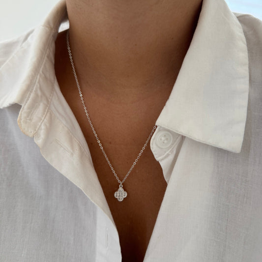 COLLAR TRÉBOL MINI SHINE PLATA
