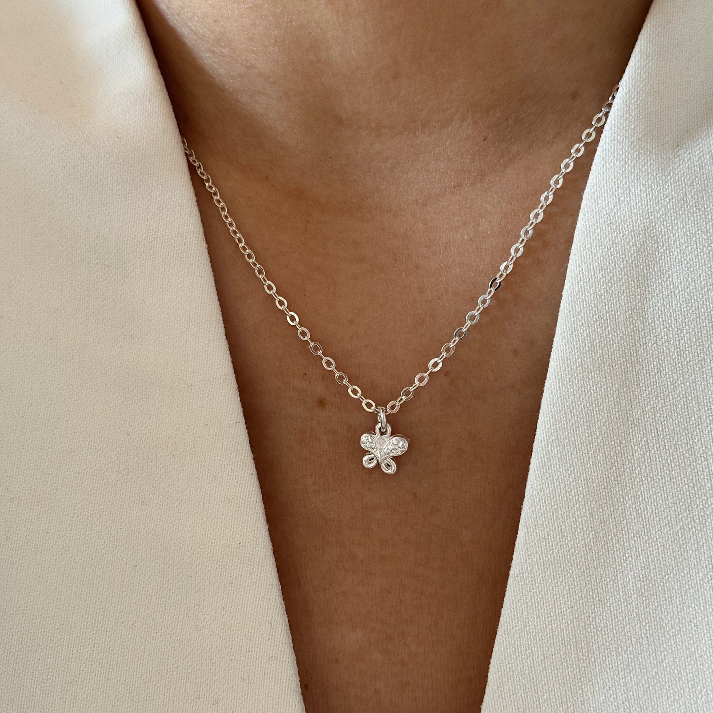 COLLAR MARIPOSA 40CM PLATA