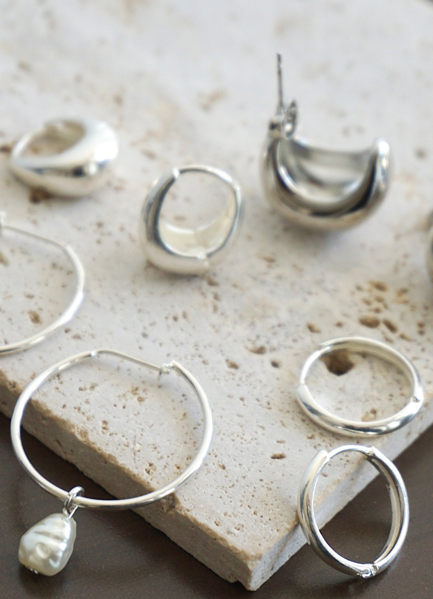 ARGOLLAS GRANDES CON PERLAS PLATA