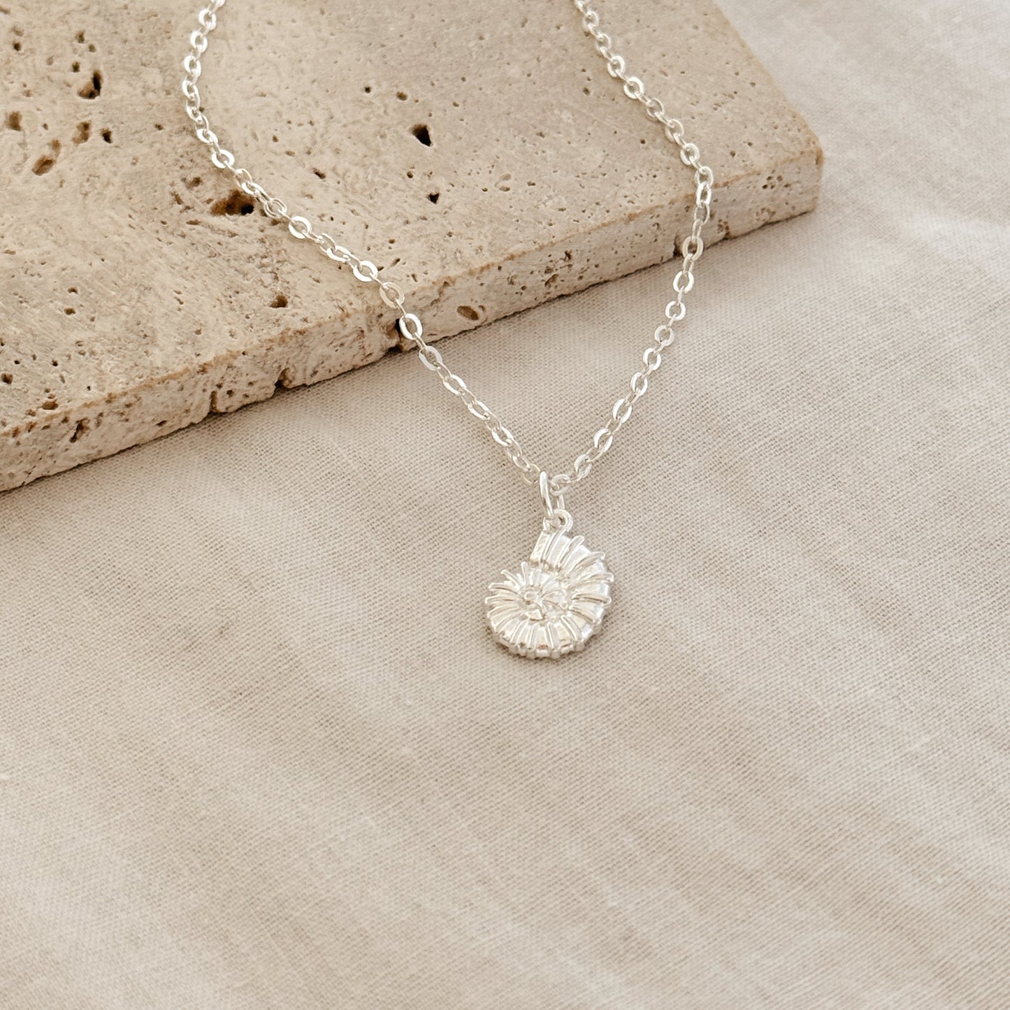 COLLAR CARACOL DE MAR 40CM PLATA