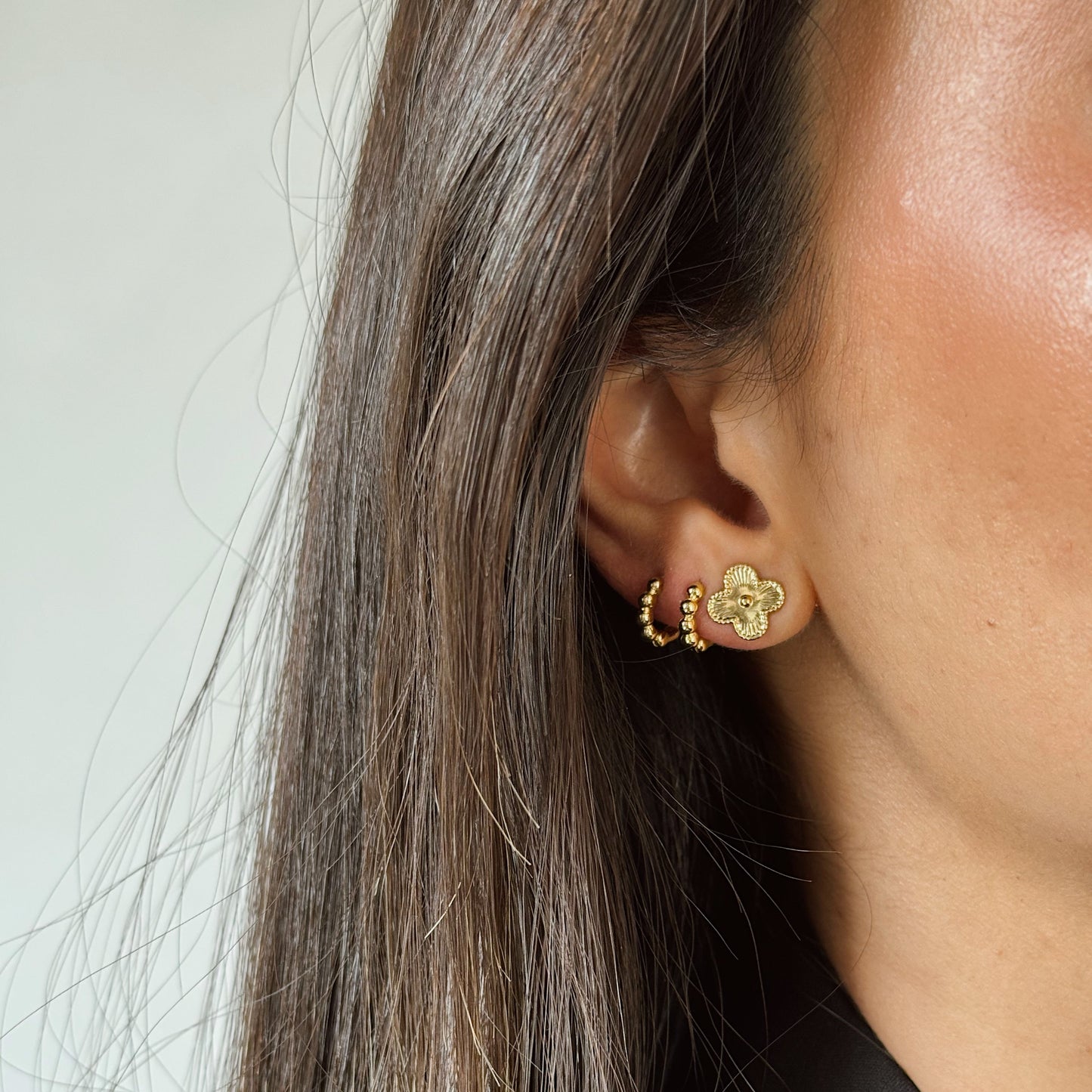 PENDIENTES MINI TRÉBOL ORO