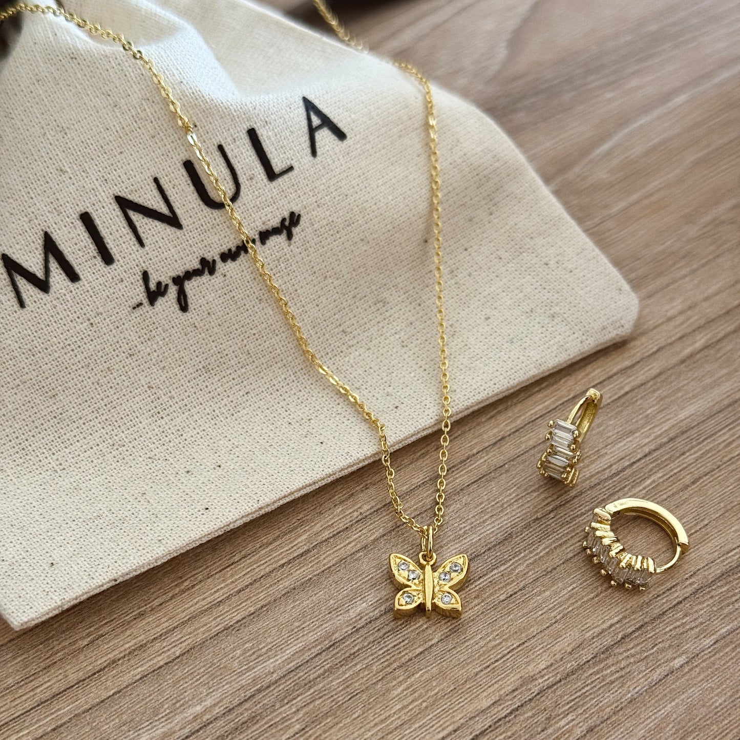 SET COLLAR MARIPOSA + ARGOLLAS CIRCÓN BLANCO