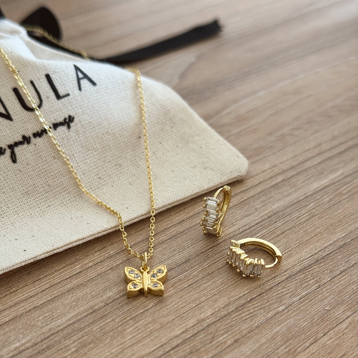 SET COLLAR MARIPOSA + ARGOLLAS CIRCÓN BLANCO