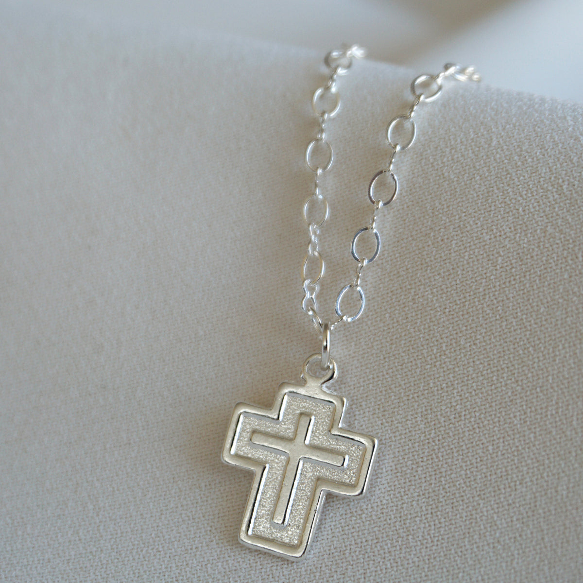 COLLAR CRUZ MEDIANA 45CM PLATA