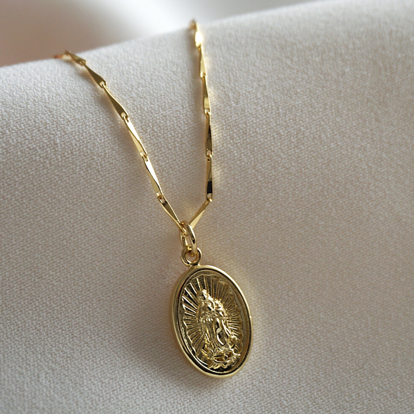 COLLAR VIRGEN MARIA 45CM ORO