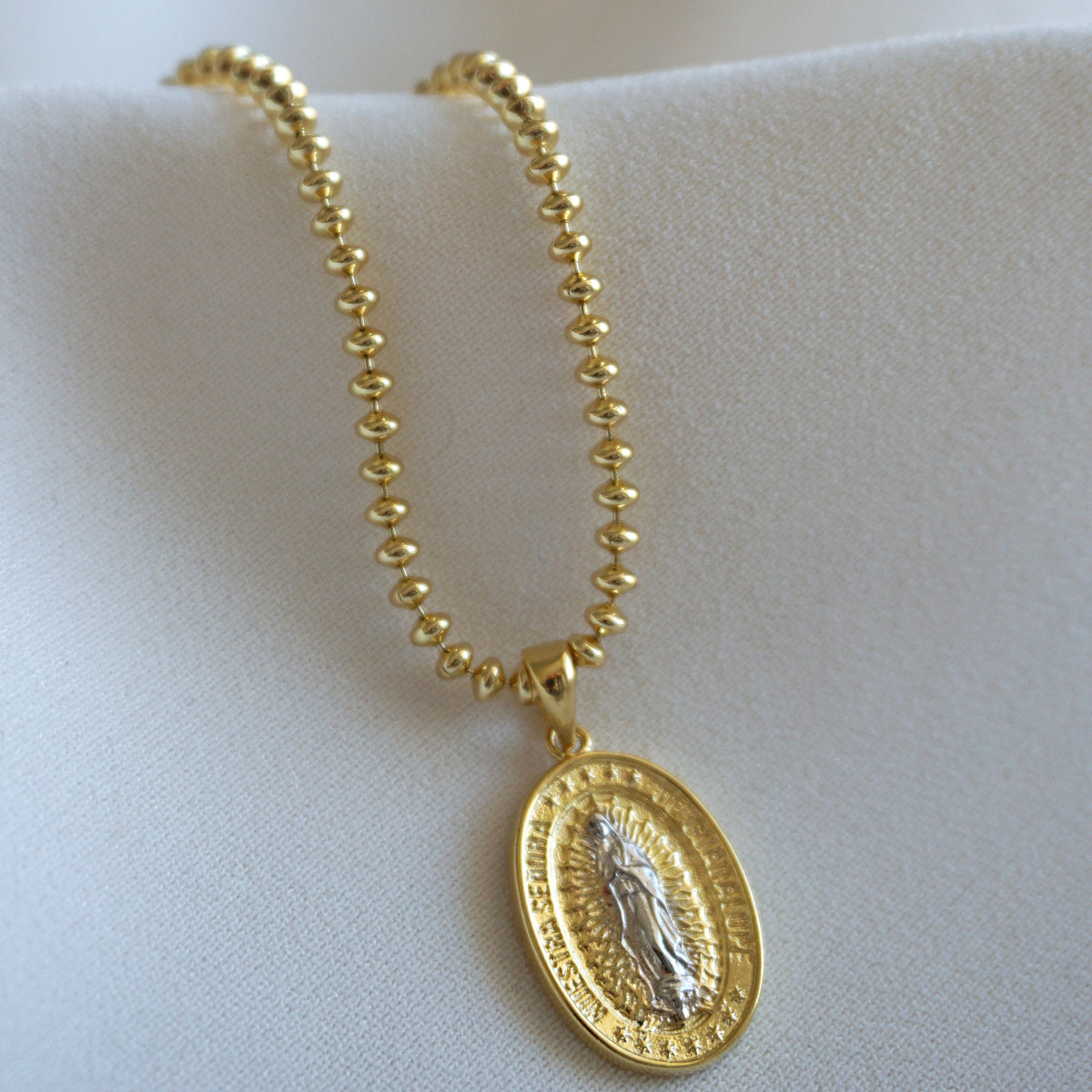 COLLAR VIRGEN DE GUADALUPE 45CM ORO