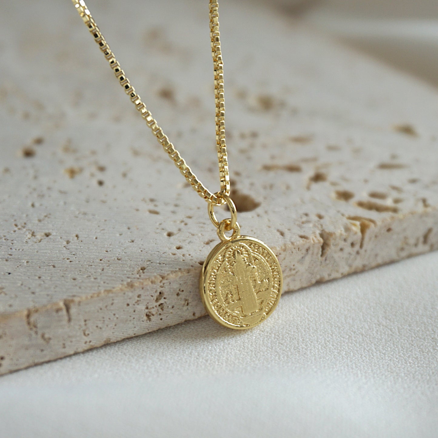 COLLAR SAN BENITO 45CM ORO