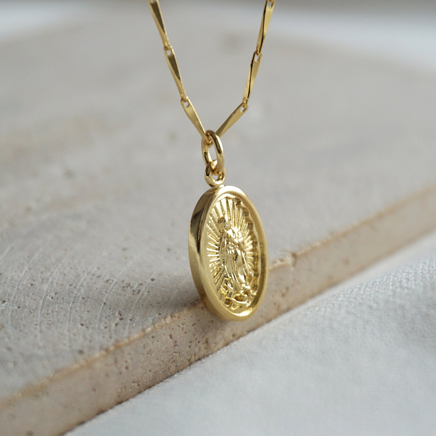 COLLAR VIRGEN MARIA 45CM ORO