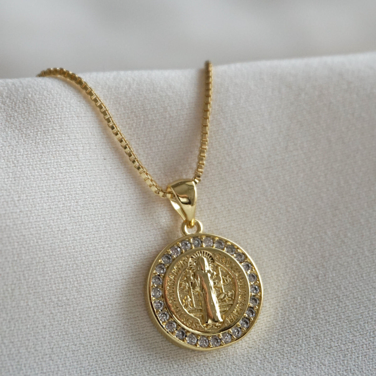 COLLAR SAN BENITO CIRCÓN 45CM ORO