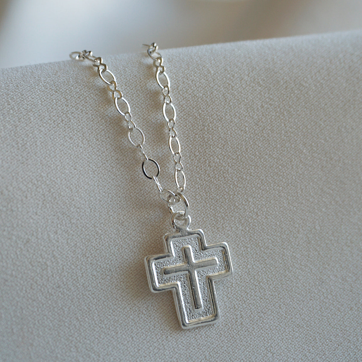 COLLAR CRUZ MEDIANA 45CM PLATA