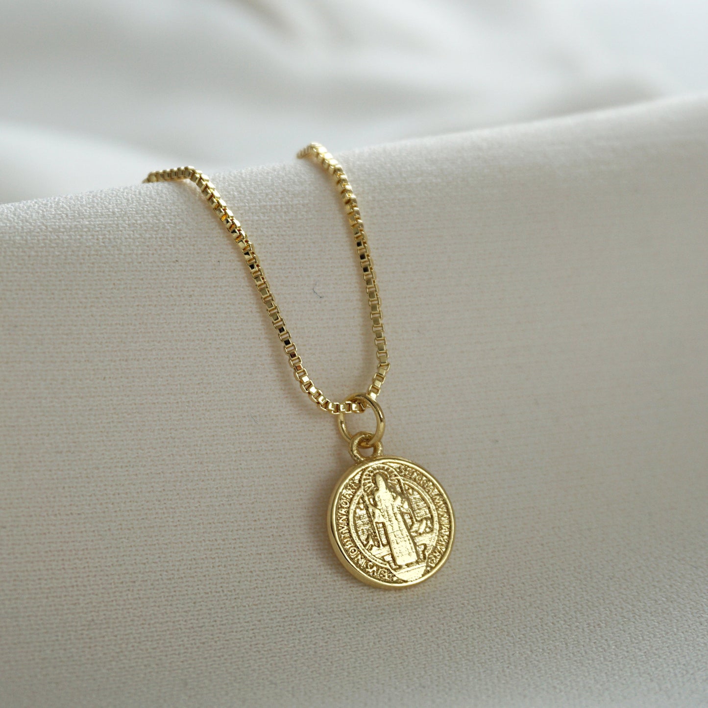 COLLAR SAN BENITO 45CM ORO