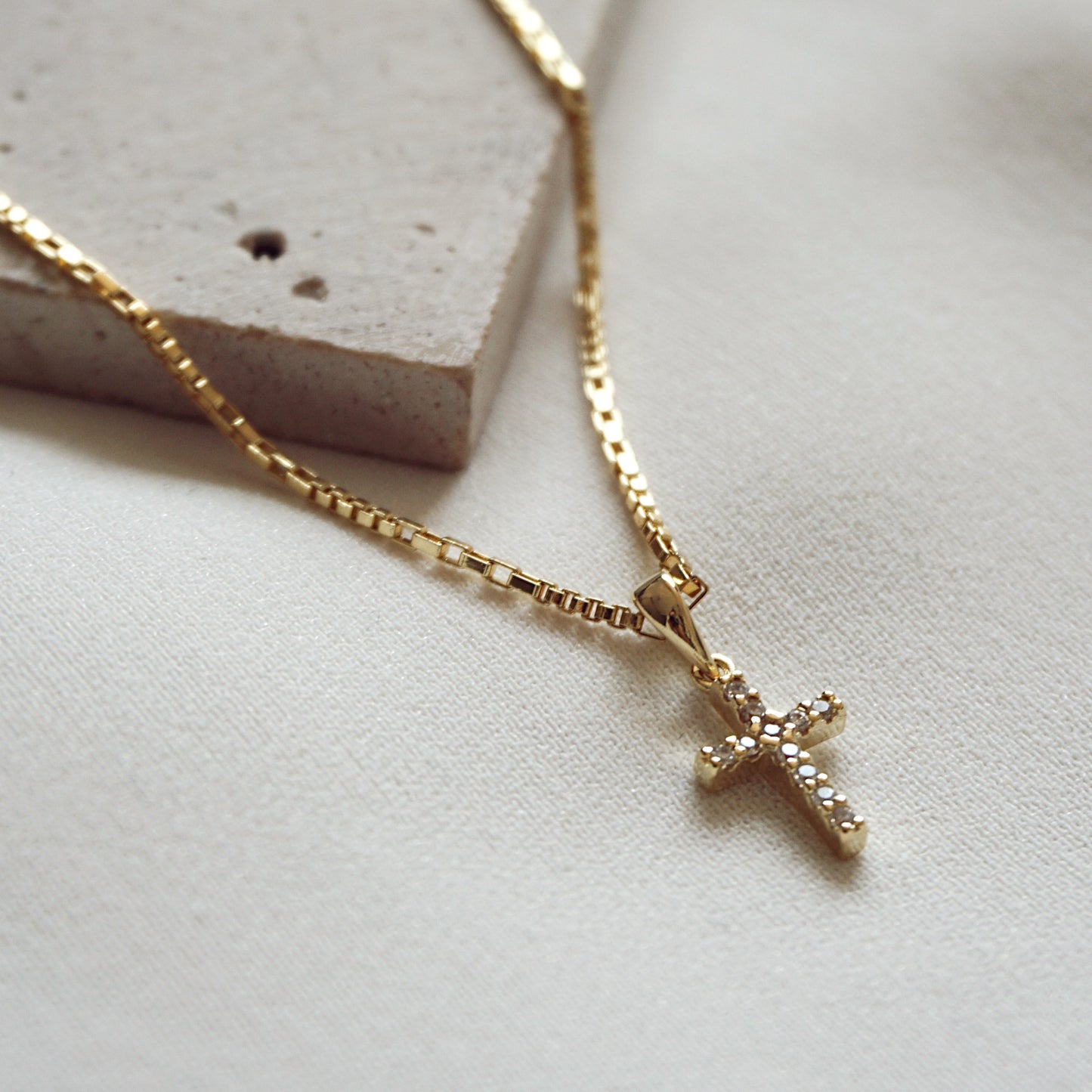 COLLAR CRUZ CIRCÓN ORO 45CM