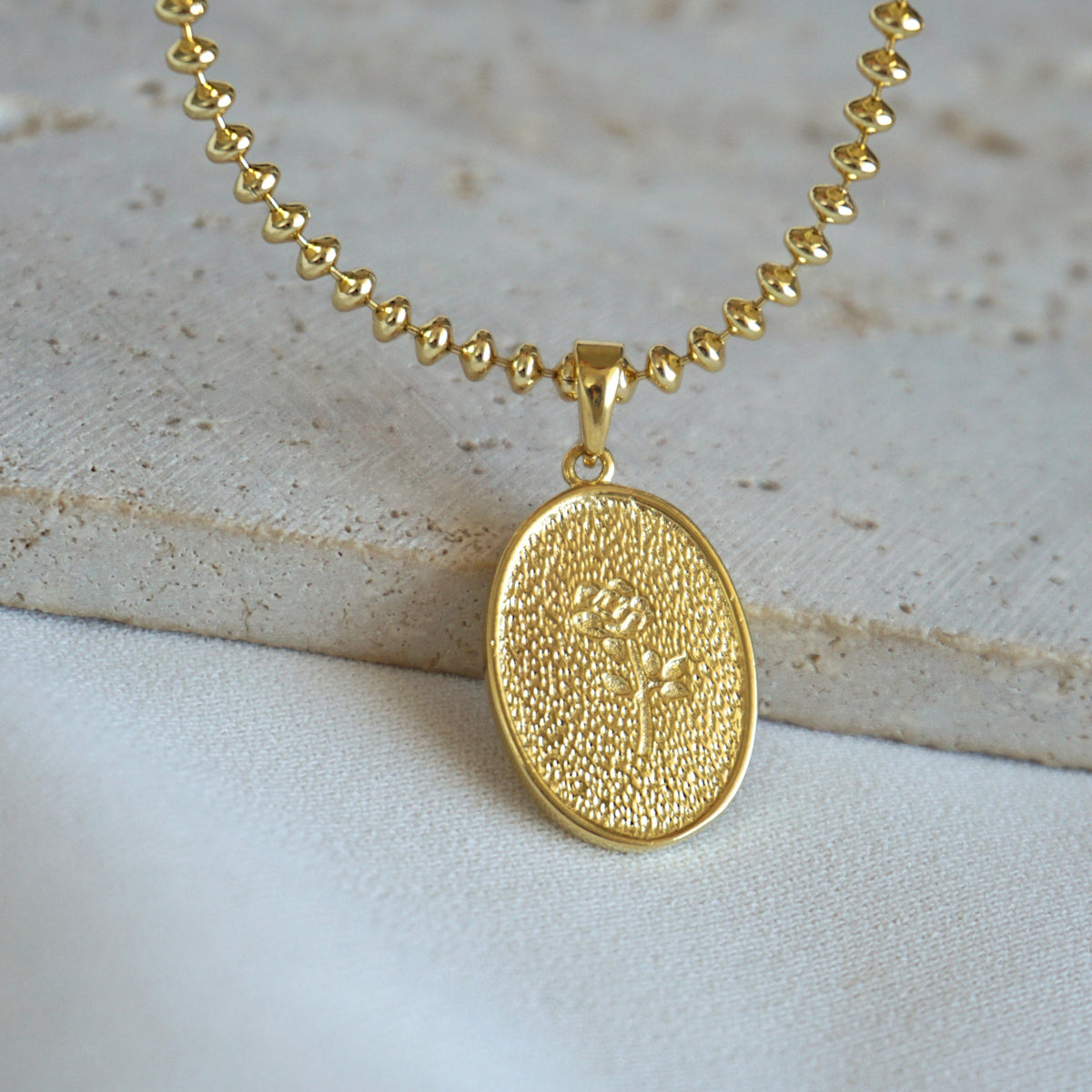 COLLAR VIRGEN DE GUADALUPE 45CM ORO