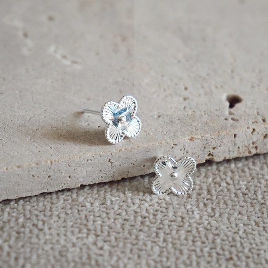 PENDIENTES MINI TRÉBOL PLATA