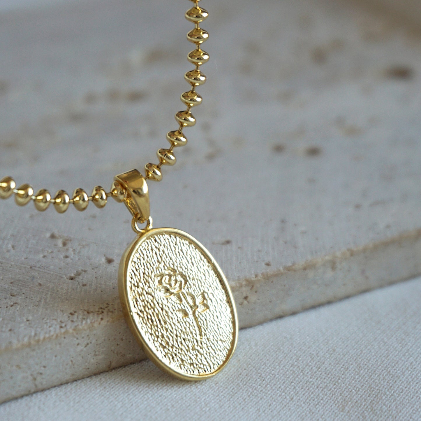 COLLAR VIRGEN DE GUADALUPE 45CM ORO