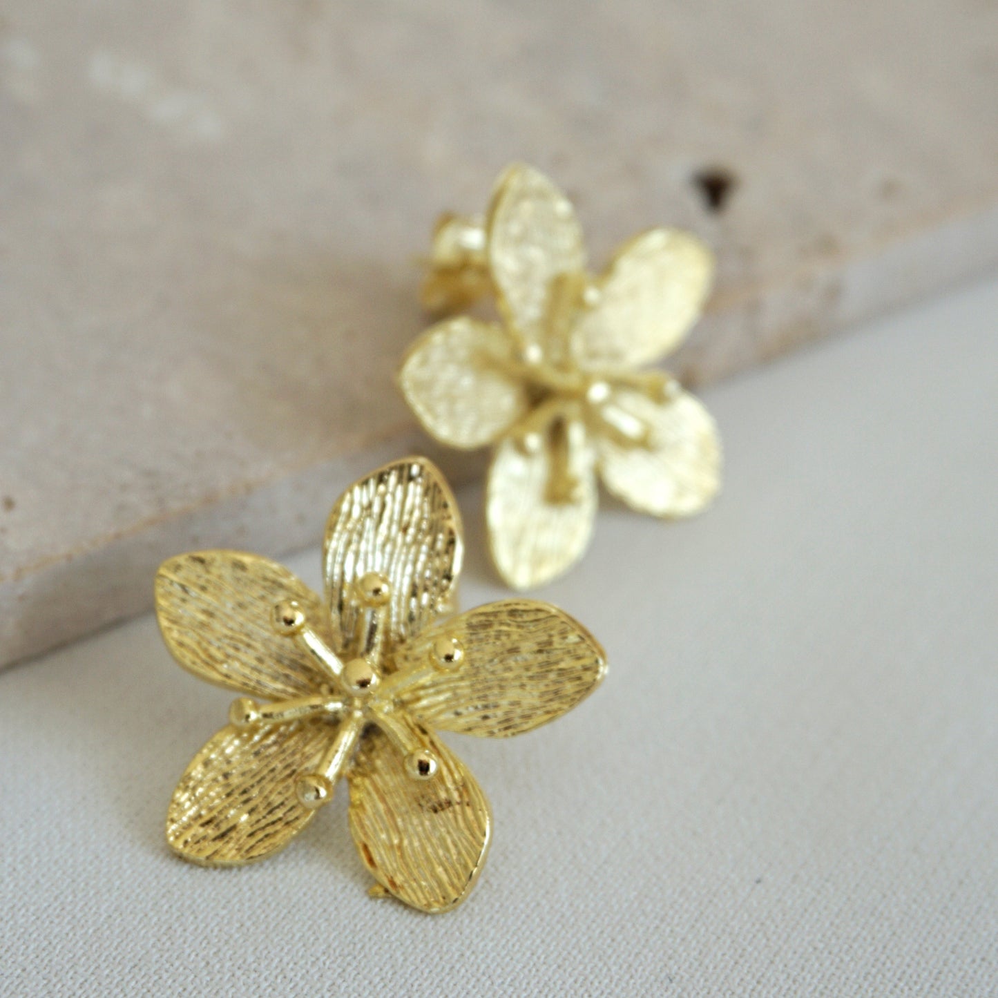 AROS FLORES ORO 30MM