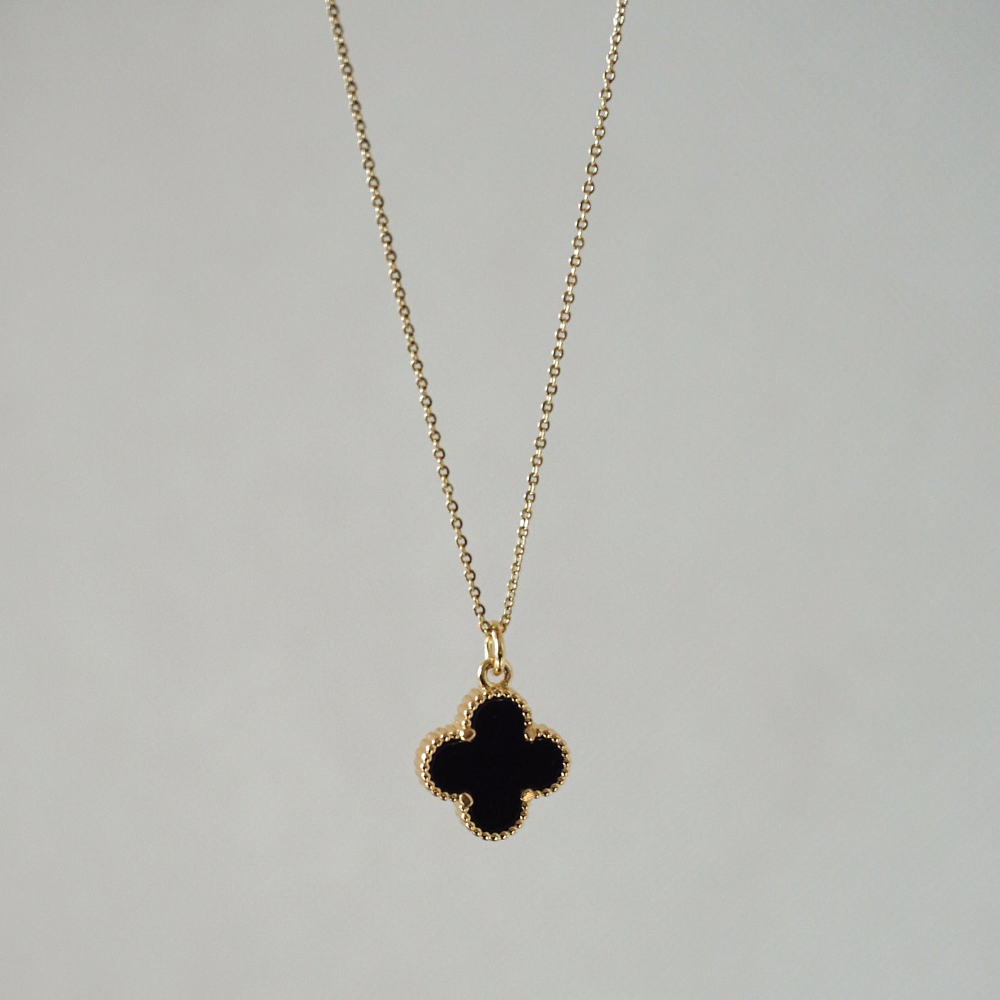 COLLAR CLOVER NEGRO