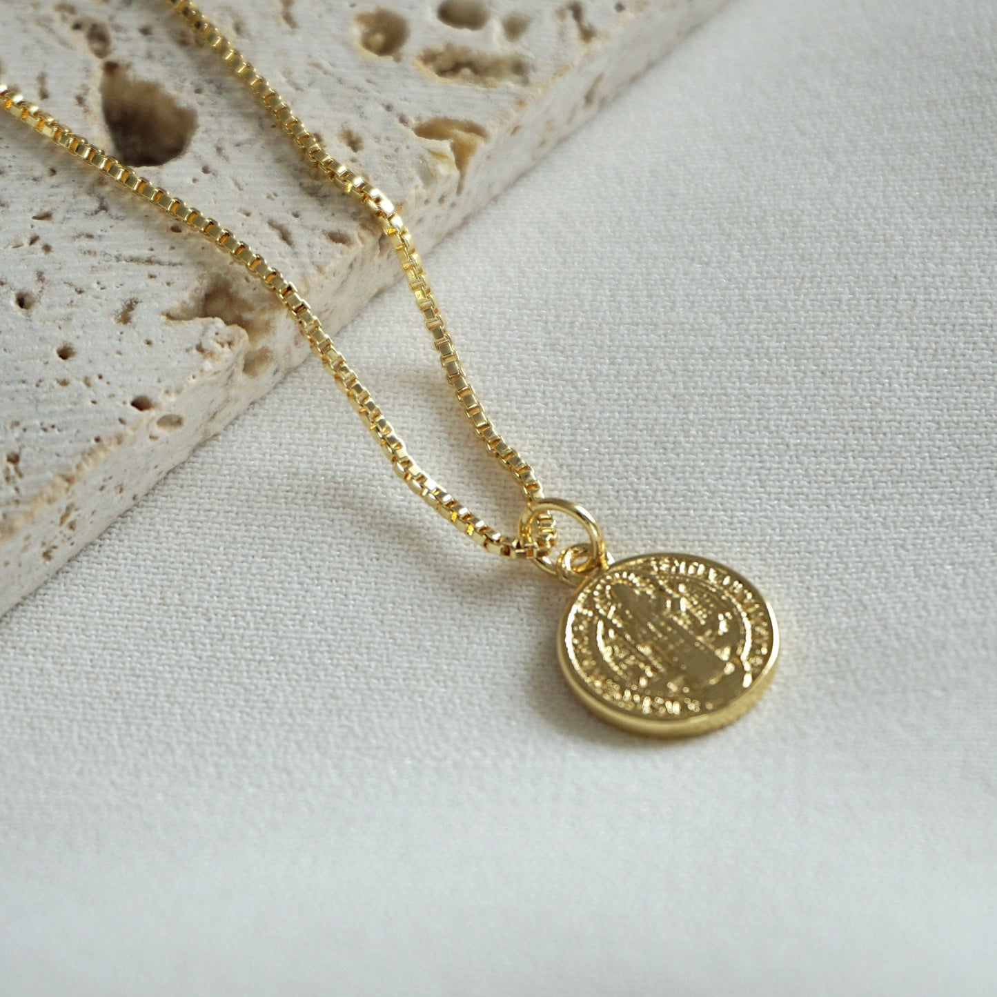 COLLAR SAN BENITO 45CM ORO