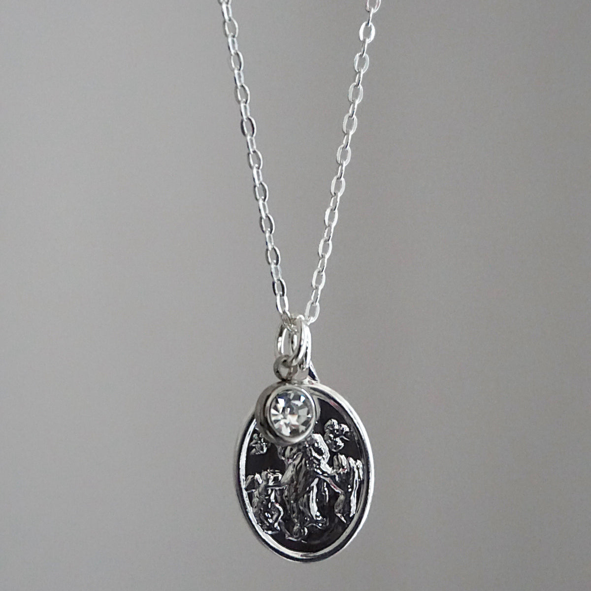 COLLAR VIRGEN DESATANUDOS 45CM PLATA
