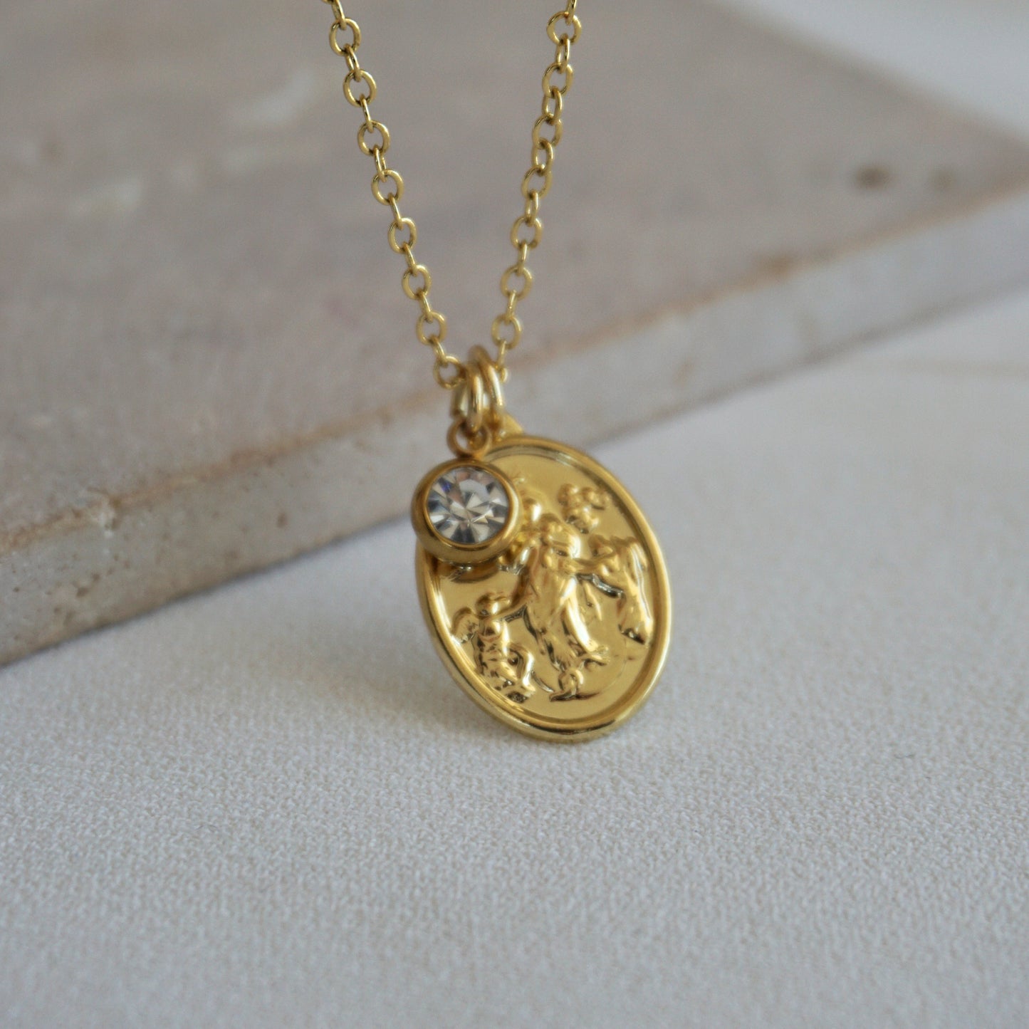 COLLAR VIRGEN DESATANUDOS 45CM ORO